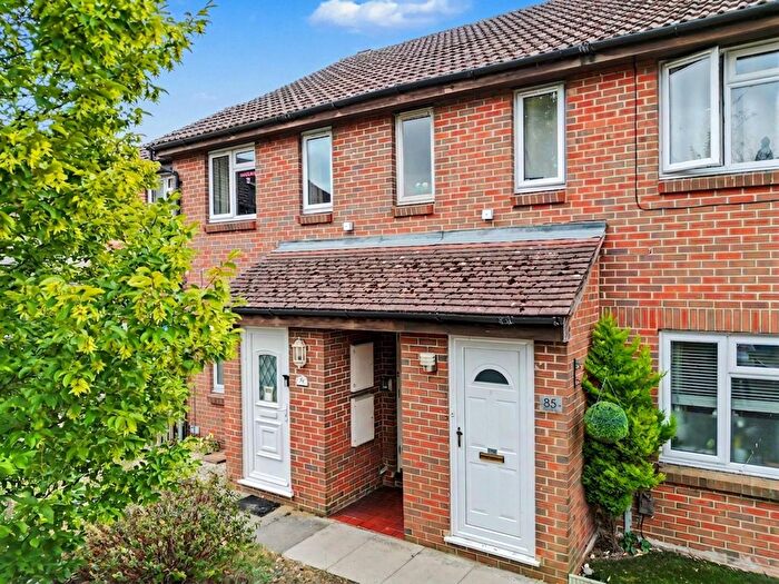 1 Bedroom Flat For Sale In Shaw Drive, Walton-On-Thames, KT12