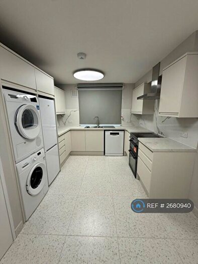 2 Bedroom Flat To Rent In Gautrey Road, London, SE15