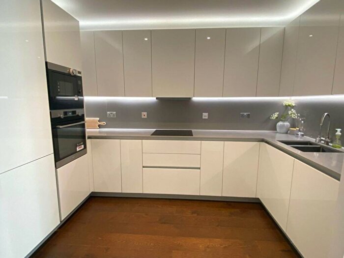 2 Bedroom Flat To Rent In Lexington Gardens, Battersea, London, SW11