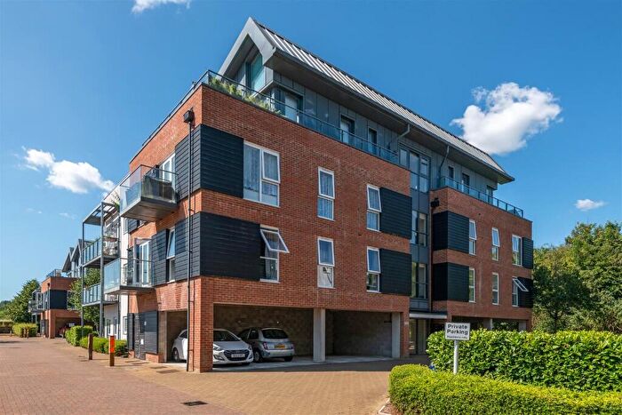 2 Bedroom Apartment For Sale In The Kilns, Redhill, Surrey, RH1