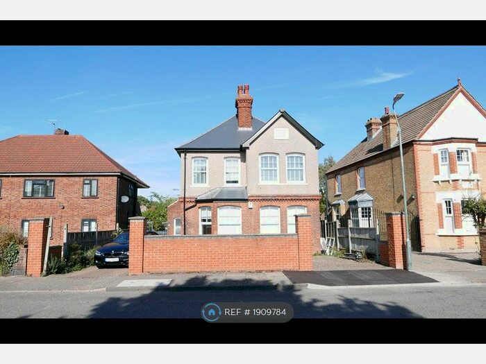 2 Bedroom Flat To Rent In West Heath Road, London, SE2