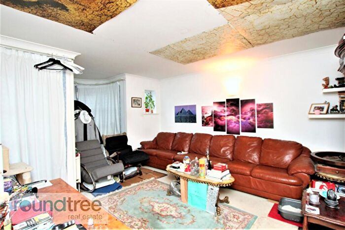 2 Bedroom Flat For Sale In Clarice Court, Hendon, NW4