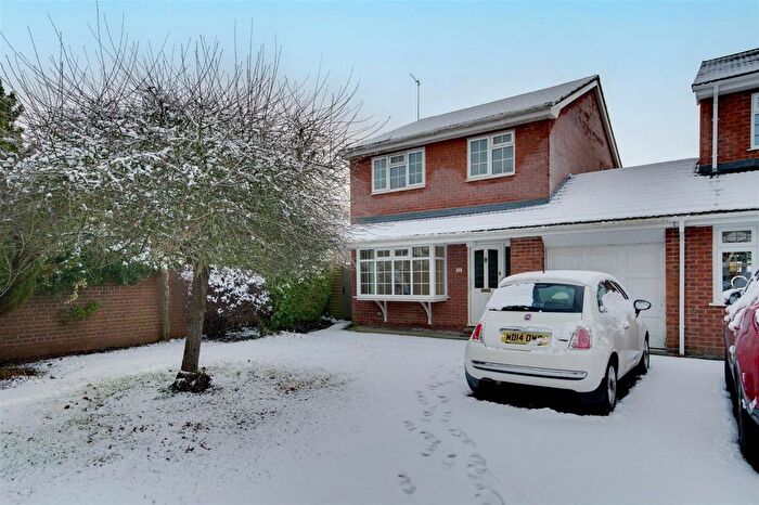 3 Bedroom Link Detached House For Sale In Selkirk Drive, Holmes Chapel, CW4