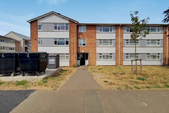 2 Bedroom Flat To Rent In Goodenough Way, Old Coulsdon, Coulsdon, CR5