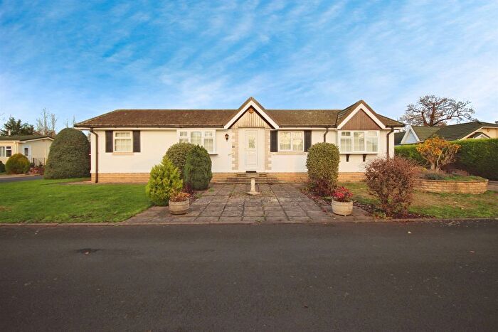 3 Bedroom Park Home For Sale In Harbury Lane, Heathcote, Warwick, CV34