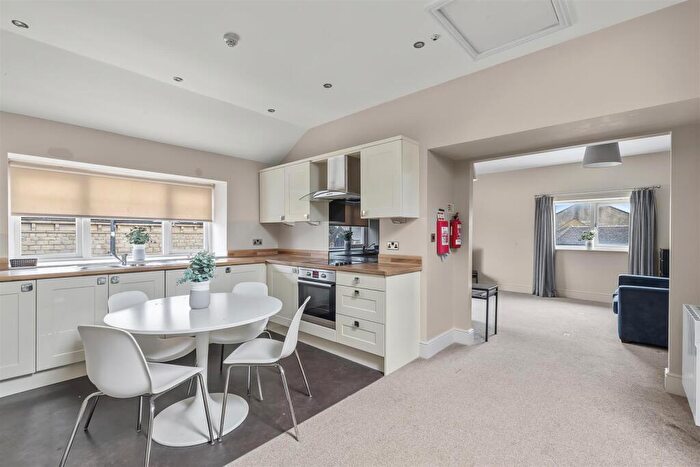 1 Bedroom Apartment For Sale In Crescent Court, Ilkley, LS29