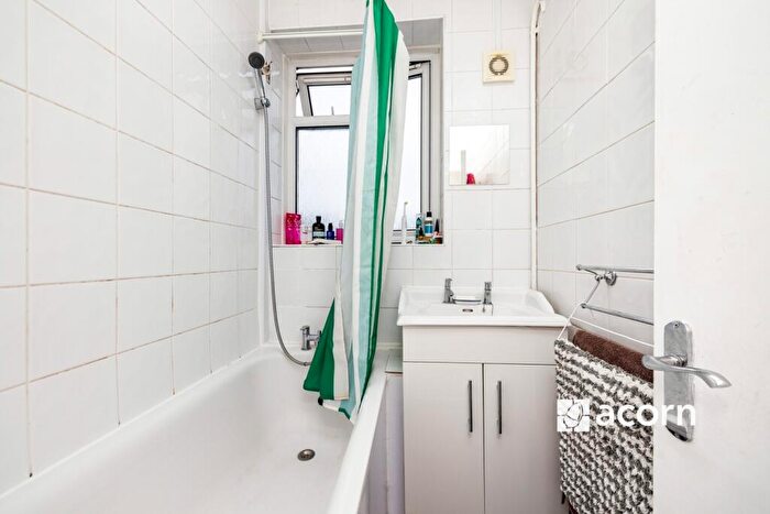 3 Bedroom Flat To Rent In Lambeth Walk London, SE11