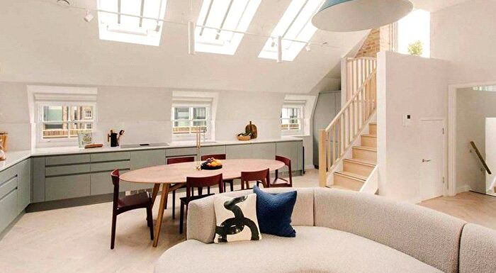 3 Bedroom Flat To Rent In Marylebone Lane, Marylebone, London, W1U