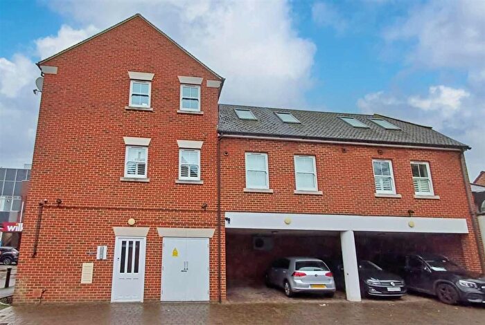 1 Bedroom Flat For Sale In Bridge Street, Walton-On-Thames, KT12