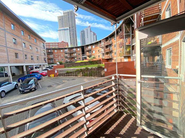 2 Bedroom Apartment To Rent In North Crescent, North Street, Leeds, LS2