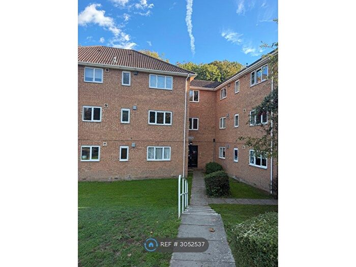 1 Bedroom Flat To Rent In Findlay Close, Rainham, ME8