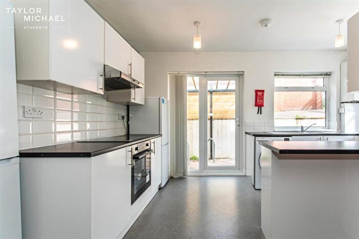 6 Bedroom End Of Terrace House To Rent In Stanmer Villas, Brighton, BN1