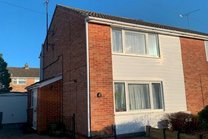 2 Bedroom Property To Rent In Keats Close, Swindon, SN4