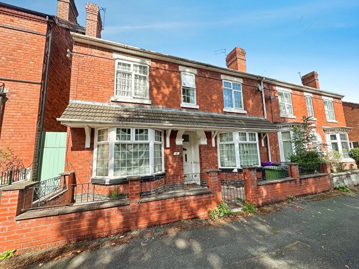 4 Bedroom Semi Detached House For Sale In Avondale Road, Wolverhampton, WV6