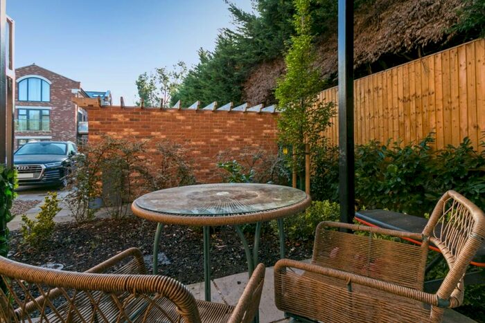 2 Bedroom Apartment To Rent In Station Approach Marlow, SL7