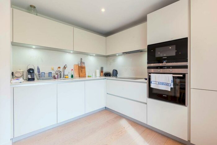 3 Bedroom Flat To Rent In The Bevenden, Hoxton, London, N1