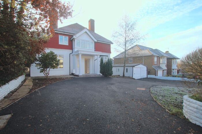 4 Bedroom Detached House To Rent In Slades Hill, Enfield EN2