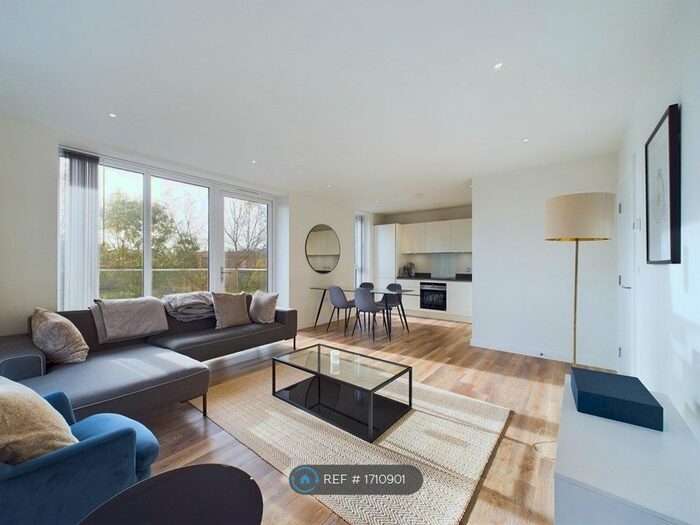 2 Bedroom Flat To Rent In Millar House, Borehamwood, WD6