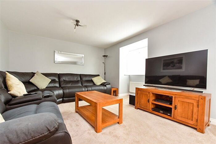 4 Bedroom Link Detached House For Sale In Woodman Way, Horley, Surrey, RH6