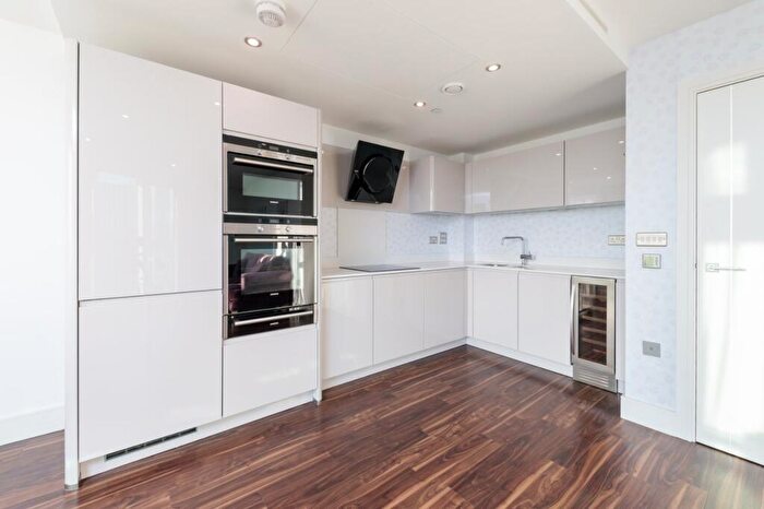 3 Bedroom Flat To Rent In Altitude Point, Alie Street, E1