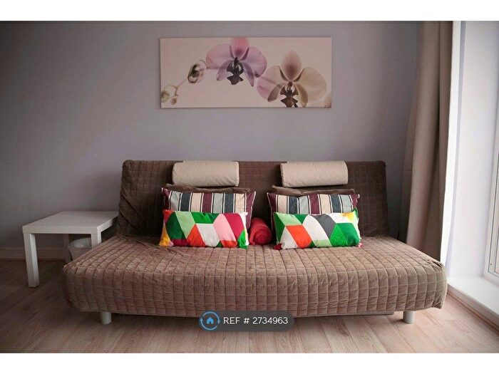 2 Bedroom Flat To Rent In Settlers Court, London, E14