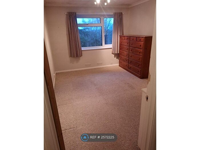 2 Bedroom Flat To Rent In Brentor Court, Tunbridge Wells, TN2
