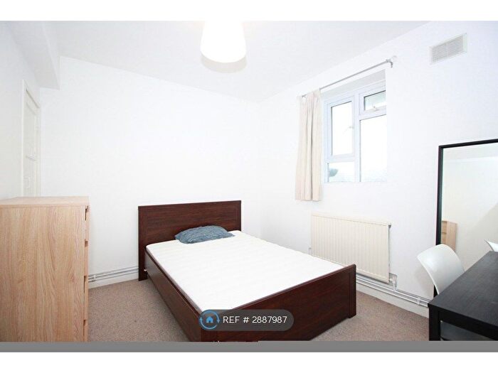 4 Bedroom Flat To Rent In Burnett House, London, SE13