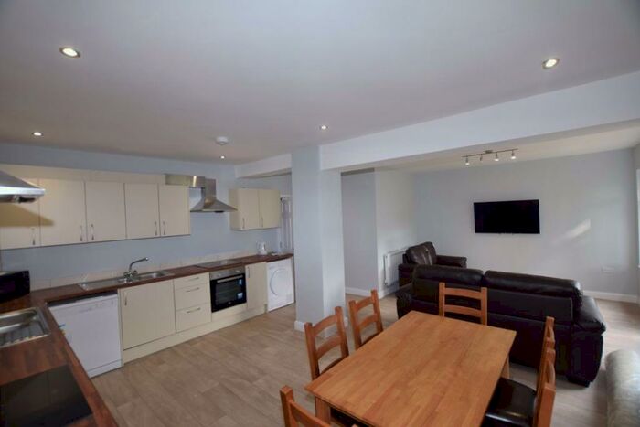 7 Bedroom House To Rent In Slater Avenue, DE1