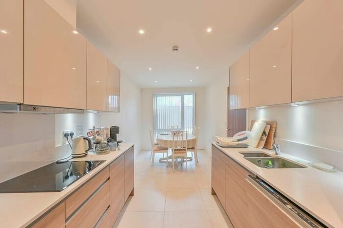 5 Bedroom Semi-Detached House To Rent In Ruskin Parade, Edgware, HA8