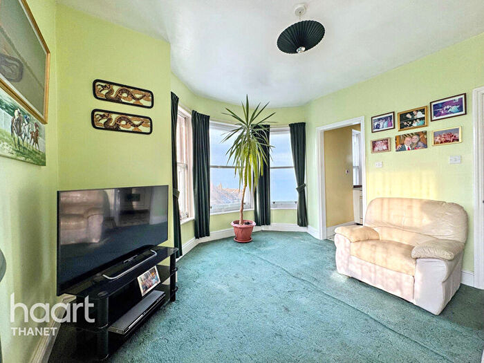 1 Bedroom Apartment For Sale In Royal Crescent, Margate, CT9