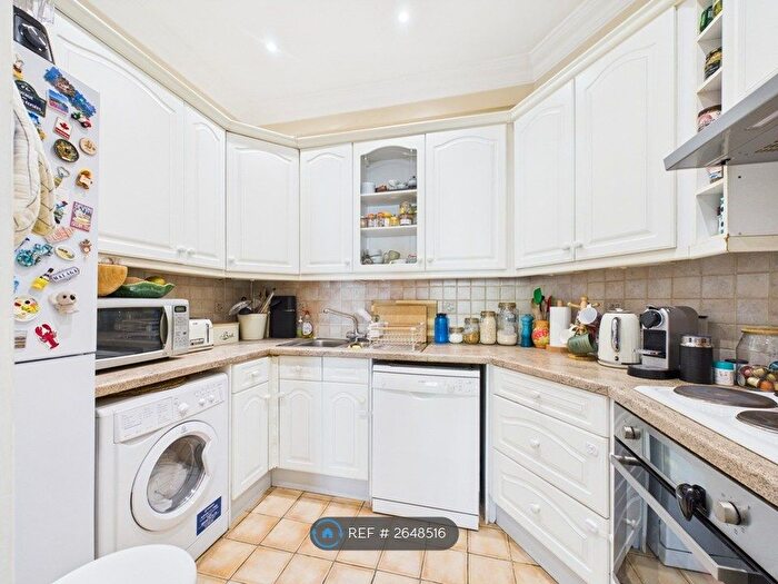 2 Bedroom Flat To Rent In Bethnal Green Road, London, E2