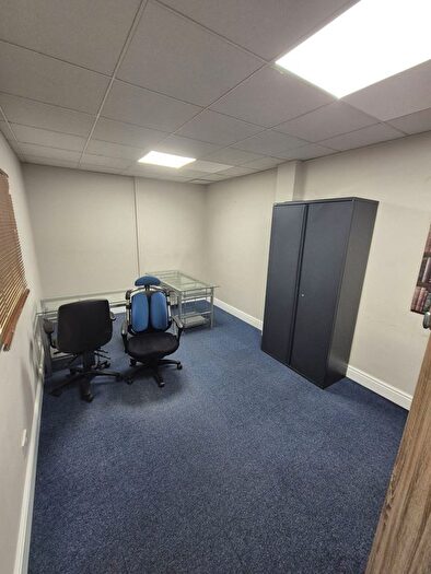 1 Bedroom Semi-Detached House To Rent In -Park Royal Road, Ealing, NW10