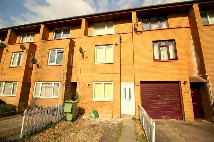 3 Bedroom Town House To Rent In Shackleton Place, Oldbrook, Milton Keynes, MK6
