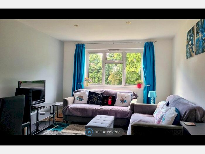 2 Bedroom Flat To Rent In Guilfords, Harlow, CM17