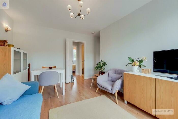 1 Bedroom Flat To Rent In Knights Hill, London, SE27