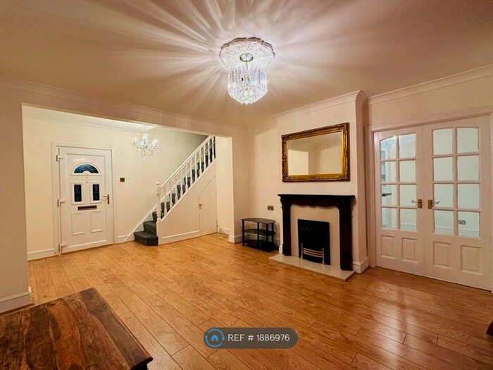 3 Bedroom Semi-Detached House To Rent In Brayford Road, Reading, RG2