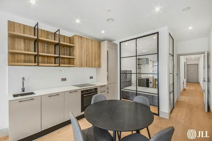 2 Bedroom Flat To Rent In Clapham Road, London, SW9