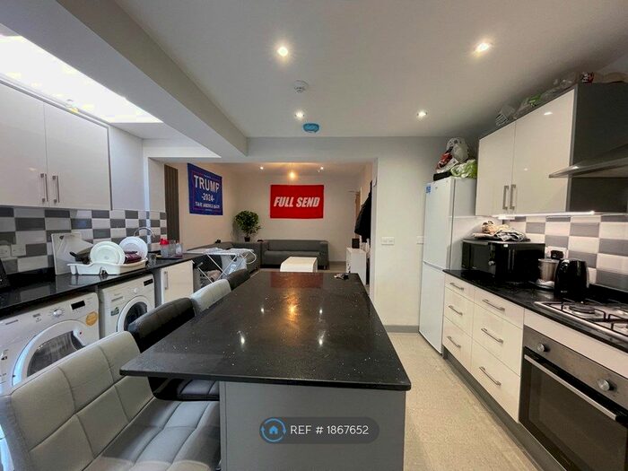 6 Bedroom Terraced House To Rent In Donnington Road, Reading, RG1