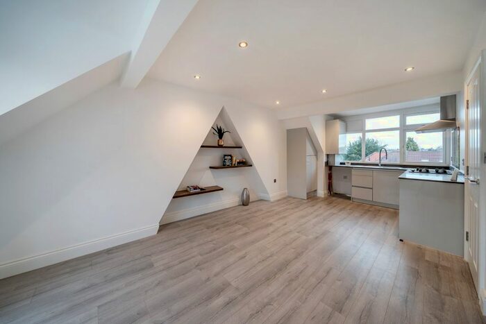 1 Bedroom Flat To Rent In Tower Road, Orpington, Kent, BR6