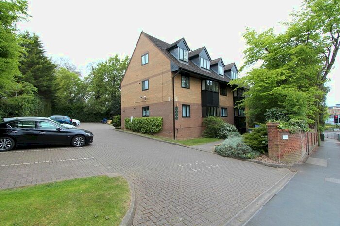2 Bedroom Flat To Rent In The Hollies, Hagden Lane, Watford, Hertfordshire, WD18