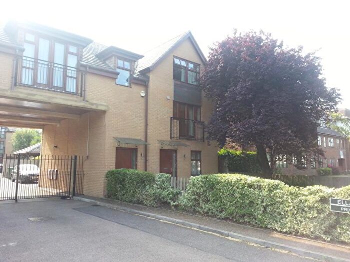 2 Bedroom Flat To Rent In Ella Close, Beckenham, Kent, BR3