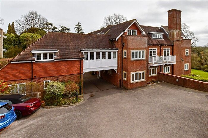 2 Bedroom Flat For Sale In Pembury Road, Tunbridge Wells, Kent, TN2
