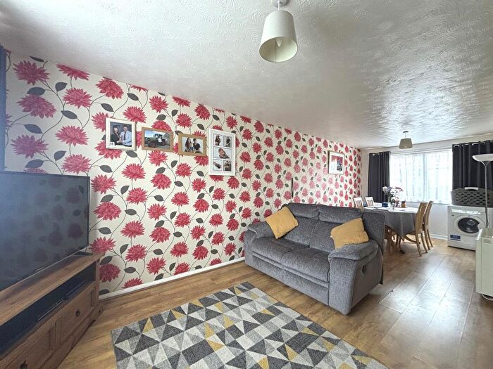 3 Bedroom End Terrace House For Sale In Broad Walk, Helston, TR13