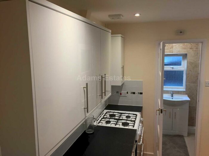 4 Bedroom Terraced House To Rent In Brighton Road, Reading, RG6