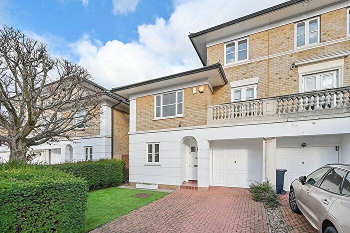 4 Bedroom Terraced House To Rent In Crofton Avenue, Grove Park, London, W4