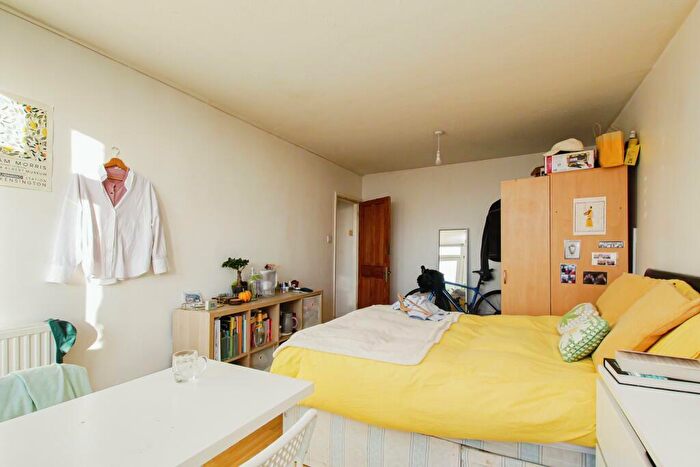2 Bedroom Flat For Sale In Farthing Fields, Wapping, London, E1W