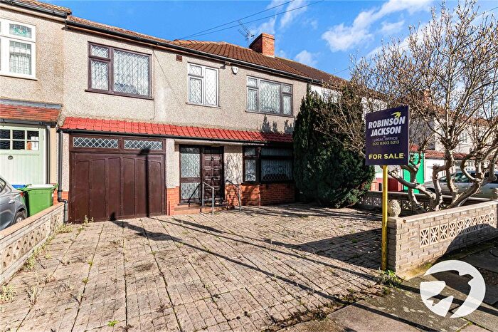 5 Bedroom Semi Detached House For Sale In Park Approach, South Welling, Kent, DA16