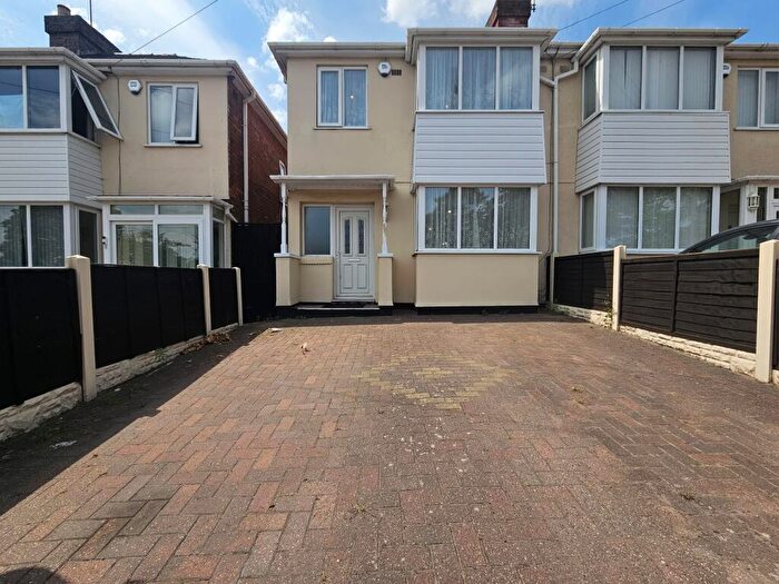 3 Bedroom House To Rent In Kingstanding Road, Birmingham, B44