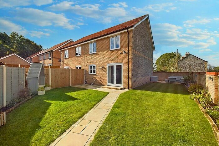 3 Bedroom Semi-Detached House For Sale In The Street, Croxton, IP24