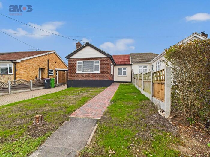 3 Bedroom Semi-Detached Bungalow For Sale In Oakleigh Avenue, Hullbridge, Essex, SS5